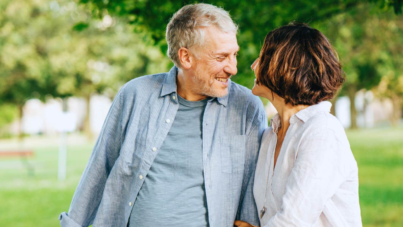 3 apró célzás, amit a nők adnak, ha tényleg tetszel nekik (amit a legtöbb férfi kihagy)